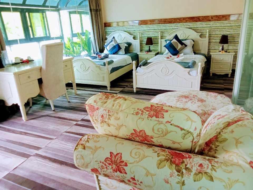Crystal Beach Hotel Port Vila Exterior photo