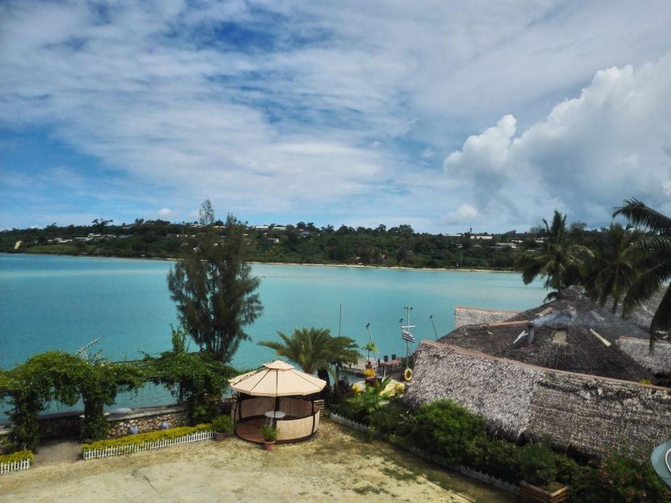 Crystal Beach Hotel Port Vila Exterior photo